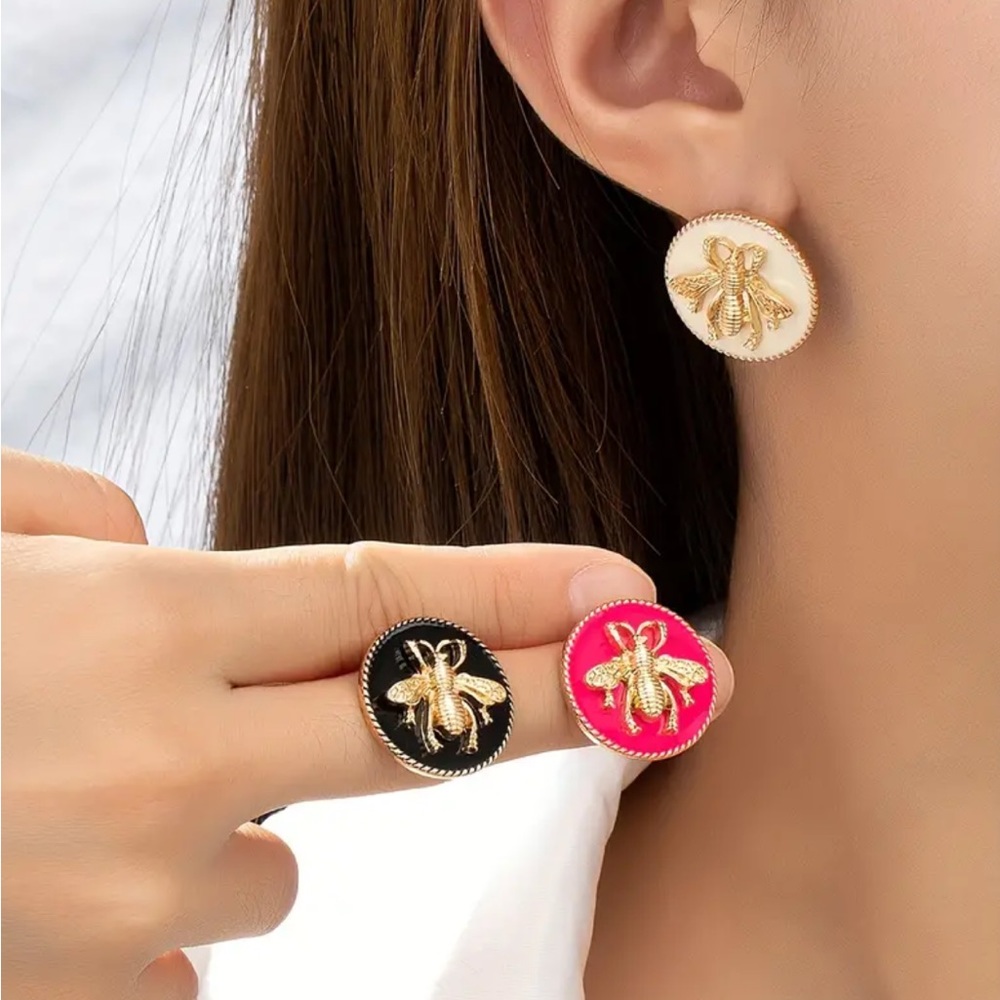 Cream Vintage Style Gold Bee Stud Earrings - Picture 2 of 3